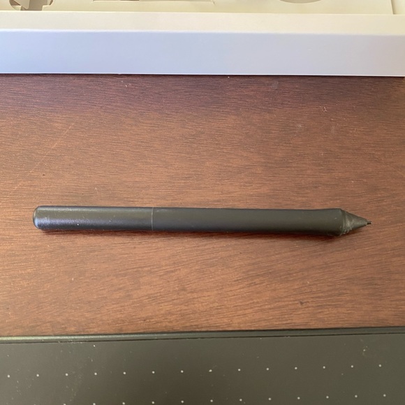 Wacom Intuos 6.0" x 3.7" Graphic Tablet with Stylus | drawing pad with pen - Picture 3 of 12